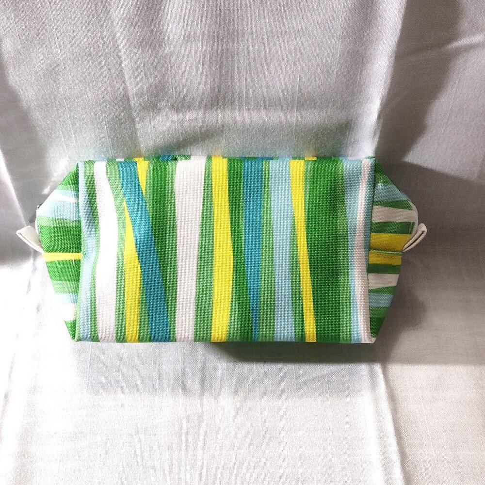 CLINIQUE COSMETIC BAG - 7"X4.25"X2.75" - 100% Polyester Shell